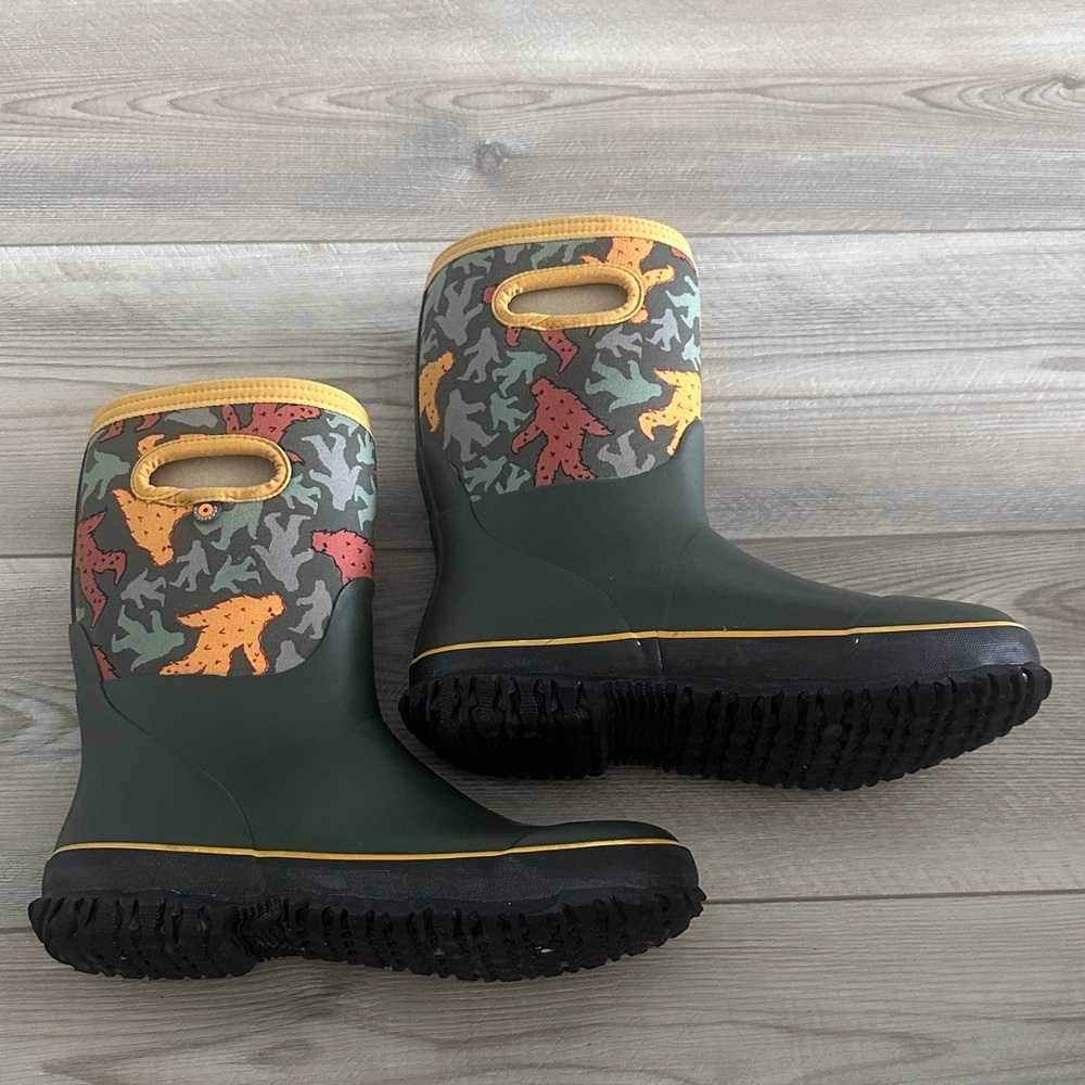 Bogs Kids' Forest Camo Boots size 6 (39) - Picture 4 of 9